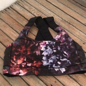 Lululemon sports bra size 6